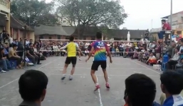 Đang đánh cầu lông, Trưởng Công an thị trấn bị đâm trọng thương 